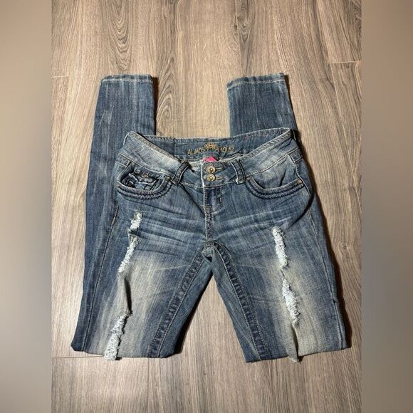 Almost Famous Distressed Skinny Leg Blue Jeans EPC Size 3 Excellent Preloved Con - Picture 1 of 6